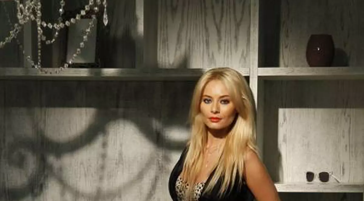 După despărțirea de Smiley, Laura Cosoi este veselă și ... ocupată: ”Până în august sunt full. Nu am cum să plec în vacanță până atunci”