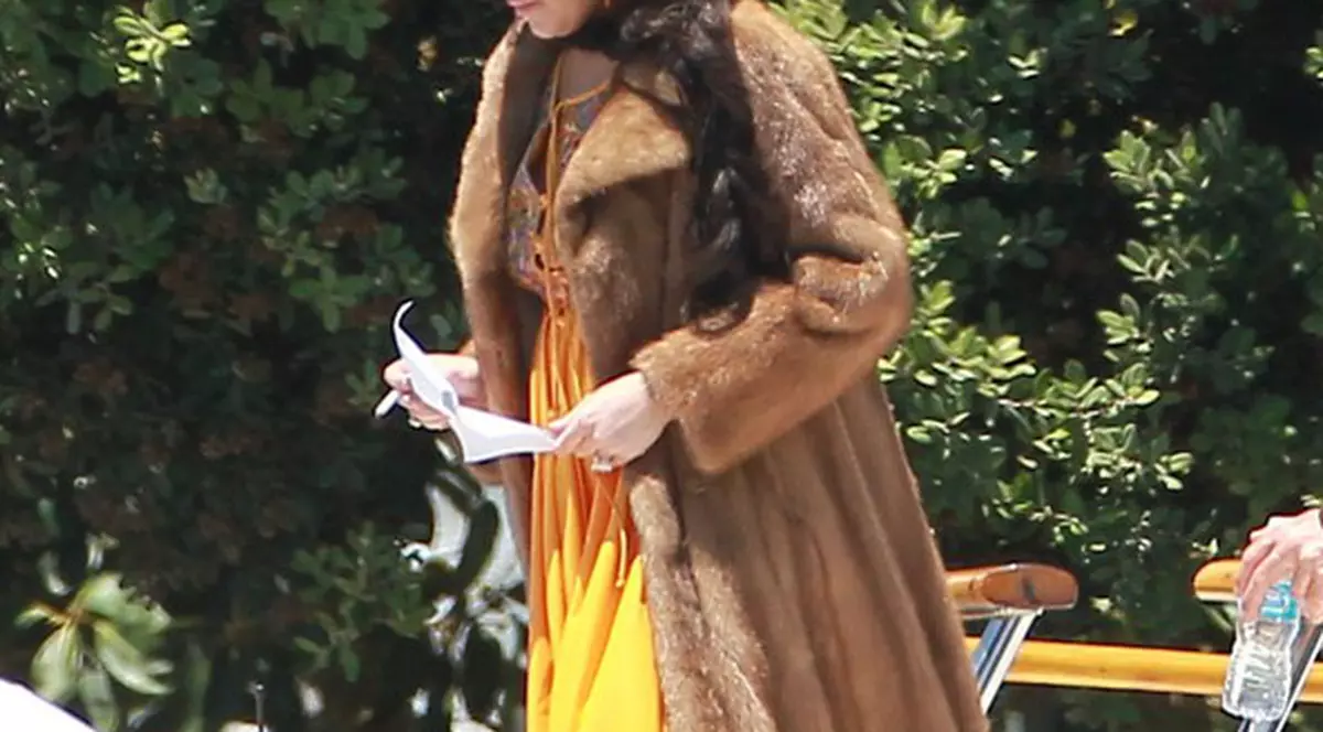 Ieri leșinată în camera de hotel, azi pe platourile de filmare. Lindsay Lohan s-a întors la lucru, după ce i-a fost rău