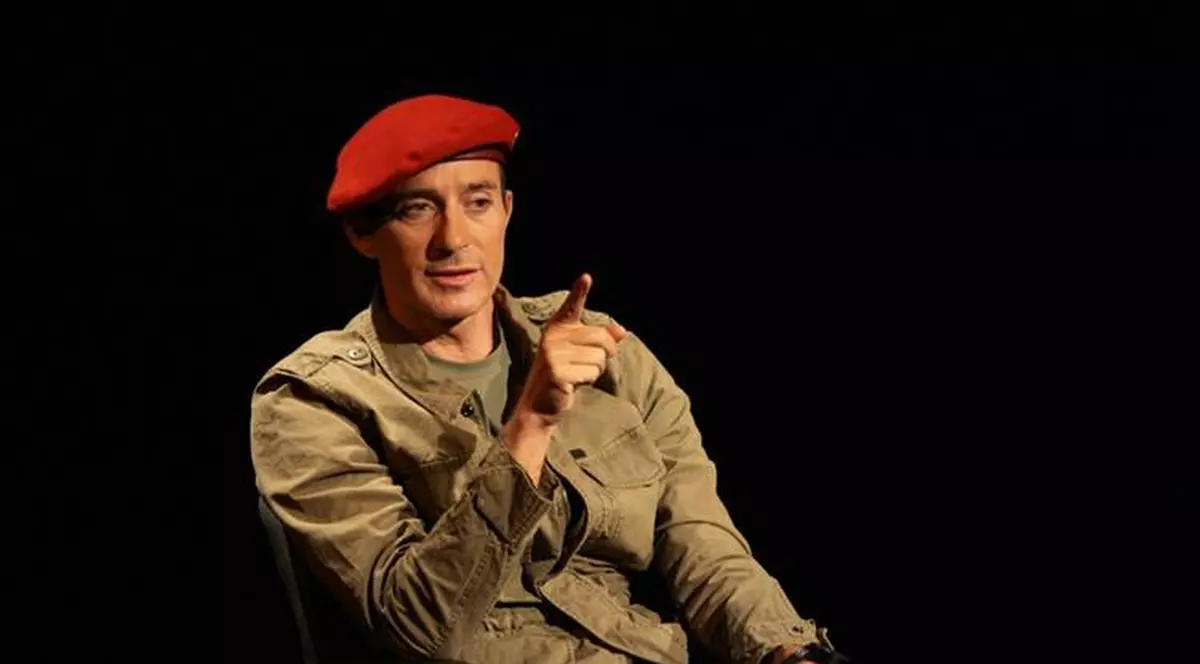 Pensionarii s-au îmbulzit la deschiderea unui magazin  din Constanţa 