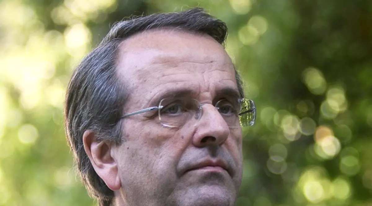 Noul premier al Greciei are probleme mari cu vederea! Antonis Samaras va fi operat pentru dezlipire de retină