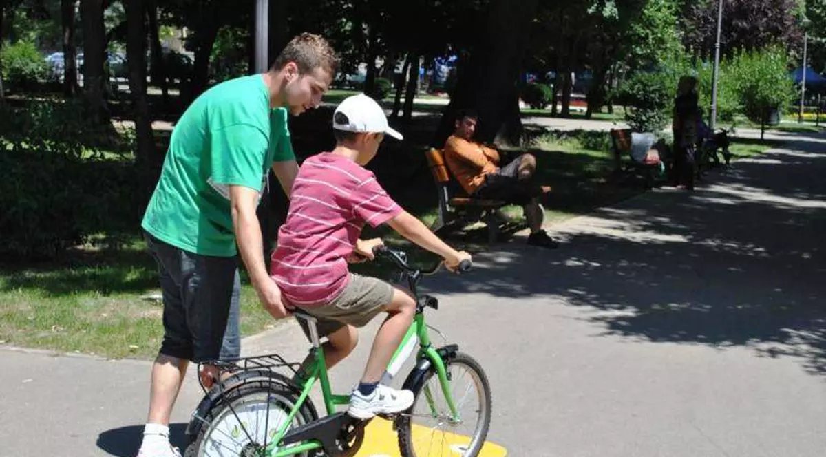 Bulevardul Kiseleff se transformă, pentru nouă weekend-uri, în arenă sportivă neconvenţională  