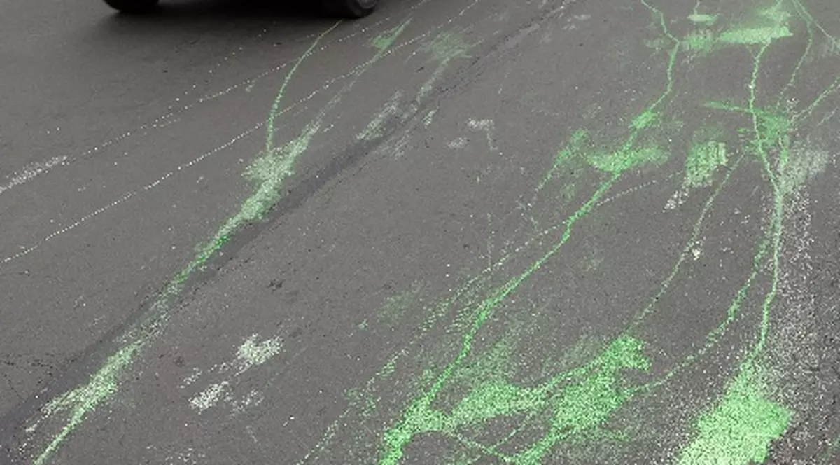 O STRADĂ din Bucureşti a fost VOPSITĂ-N VERDE! Se ştie care sunt ”vinovaţii”!