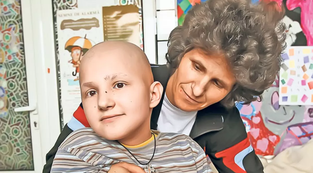 Băiatul care visează dintr-un scaun cu rotile