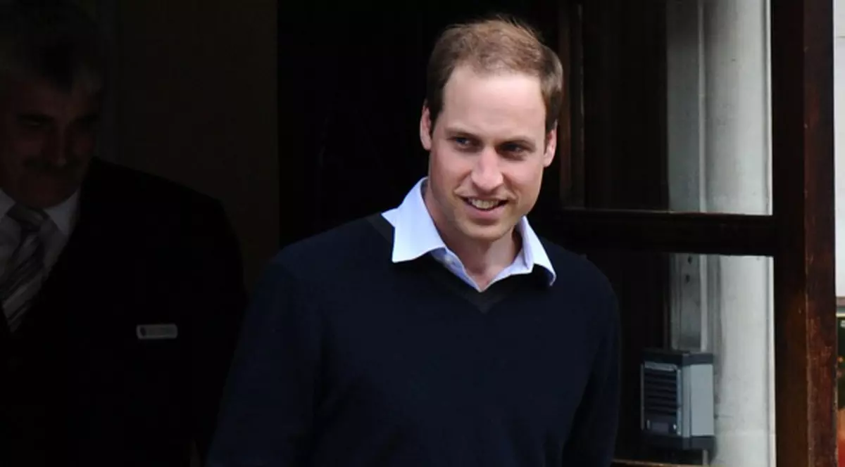 Prinţul William, singur şi aparent ameţit, la un club privat, cu actriţa Naomi Watts şi câţiva prieteni