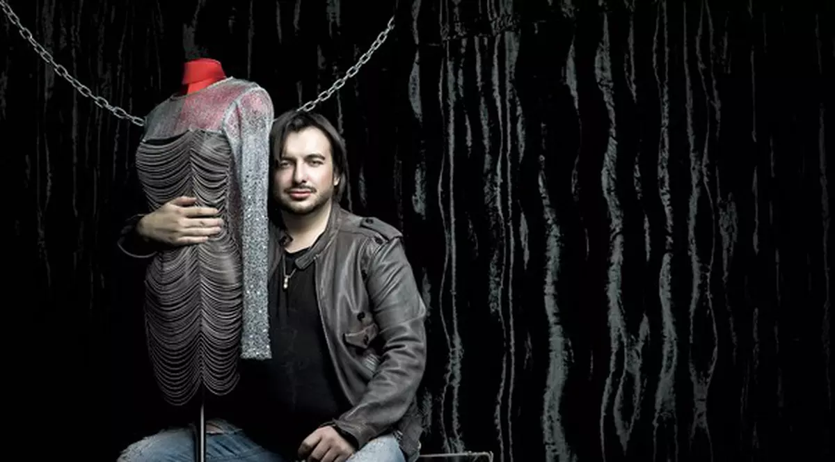 Răzvan Ciobanu și-a schimbat look-ul. "Mă simt de parcă m-aș fi tuns la frizerul Andreei Marin!"