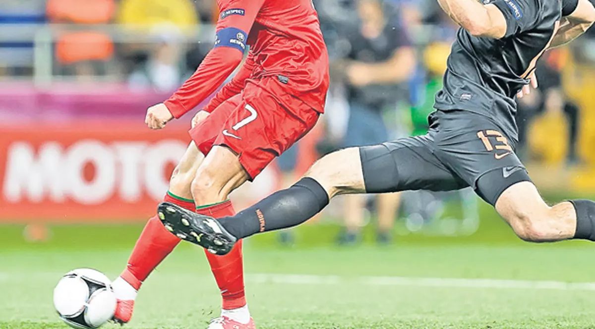 Portughezul Cristiano Ronaldo a băut fresh de portocale: două goluri şi Olanda e acasă!