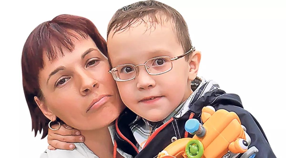 SPECIAL | Povestea copilului cu inima atât de mare, încât l-ar putea ucide