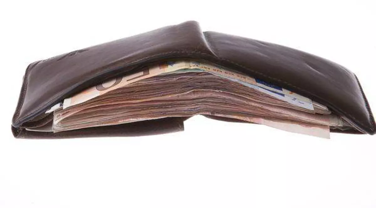 Salariul mediu, mai mare în luna aprilie. În ce domenii au fost cele mai mari creşteri