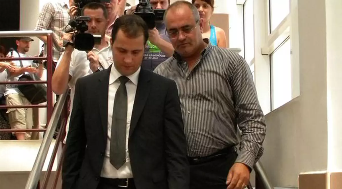 HUIDU n-a ridicat nici azi ochii din pământ, la prima apariţie în public, după multă vreme! Fostul "cârcotaș" a mers la tribunal | FOTO