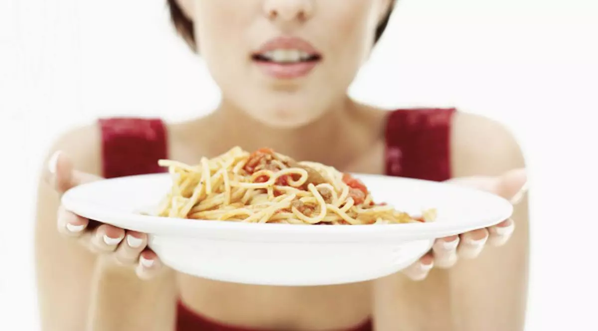 Spaghete cu sos de roșii și busuioc