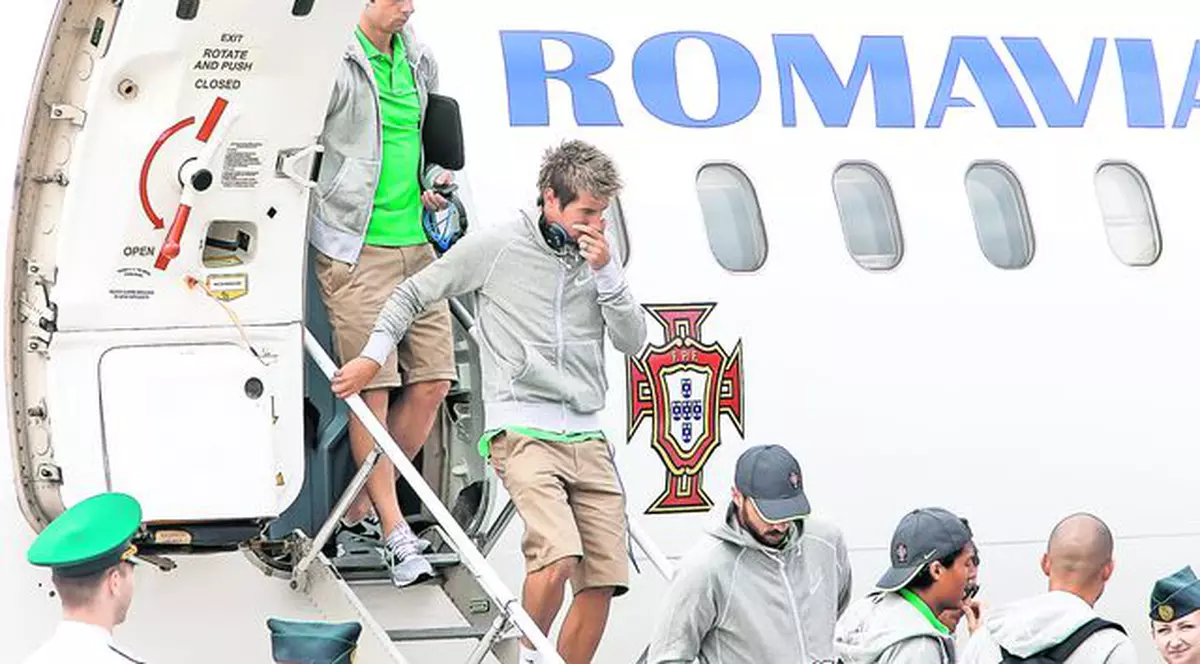 Vedetele Portugaliei, în frunte cu Cristiano Ronaldo, se deplasează la Euro cu o aeronavă românească