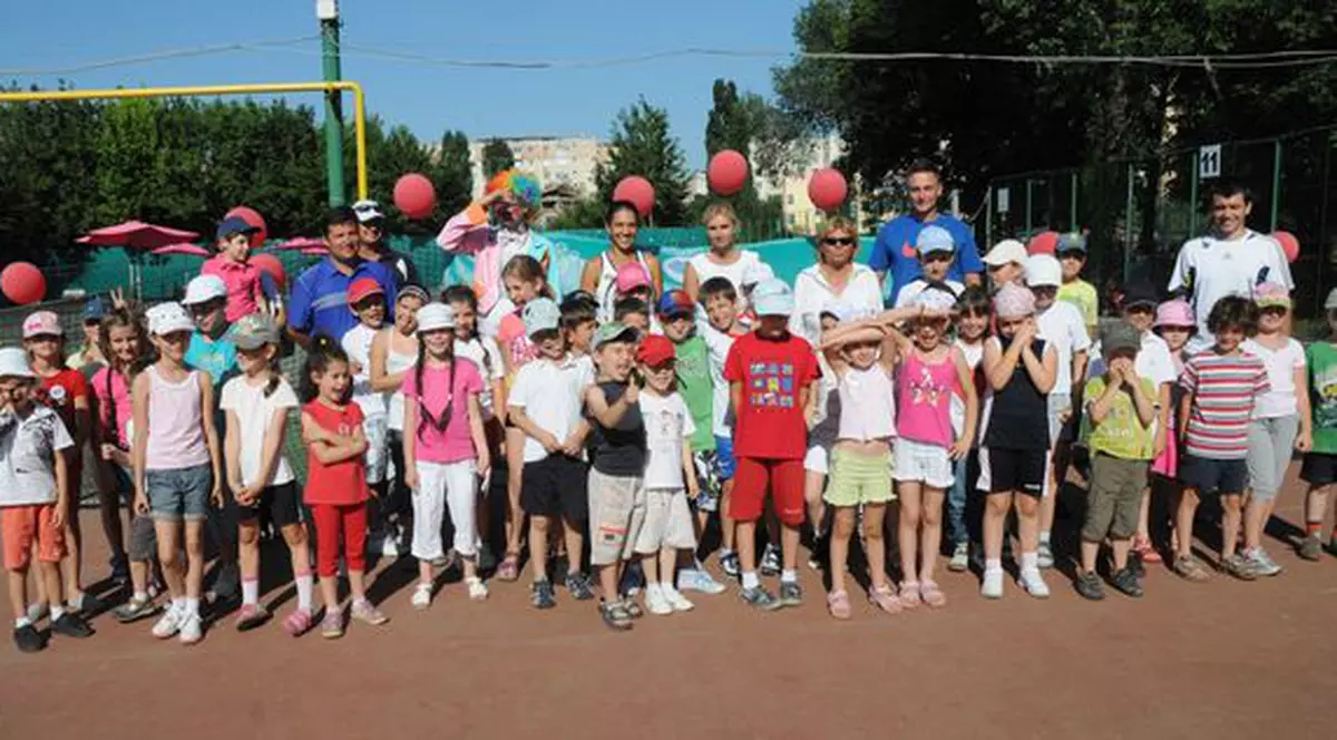 2.000 de copii beneficiază gratuit de prima lecţie de tenis 