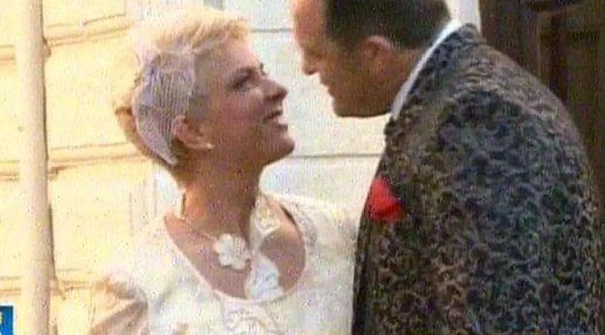 Love is in the air! Teo radiază în ziua nunţii. Uite cum arată în rochie de mireasă! |  Foto