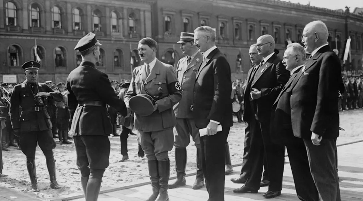 Şi-au botezat copiii cu nume naziste şi autorităţile le-au luat micuţii! 