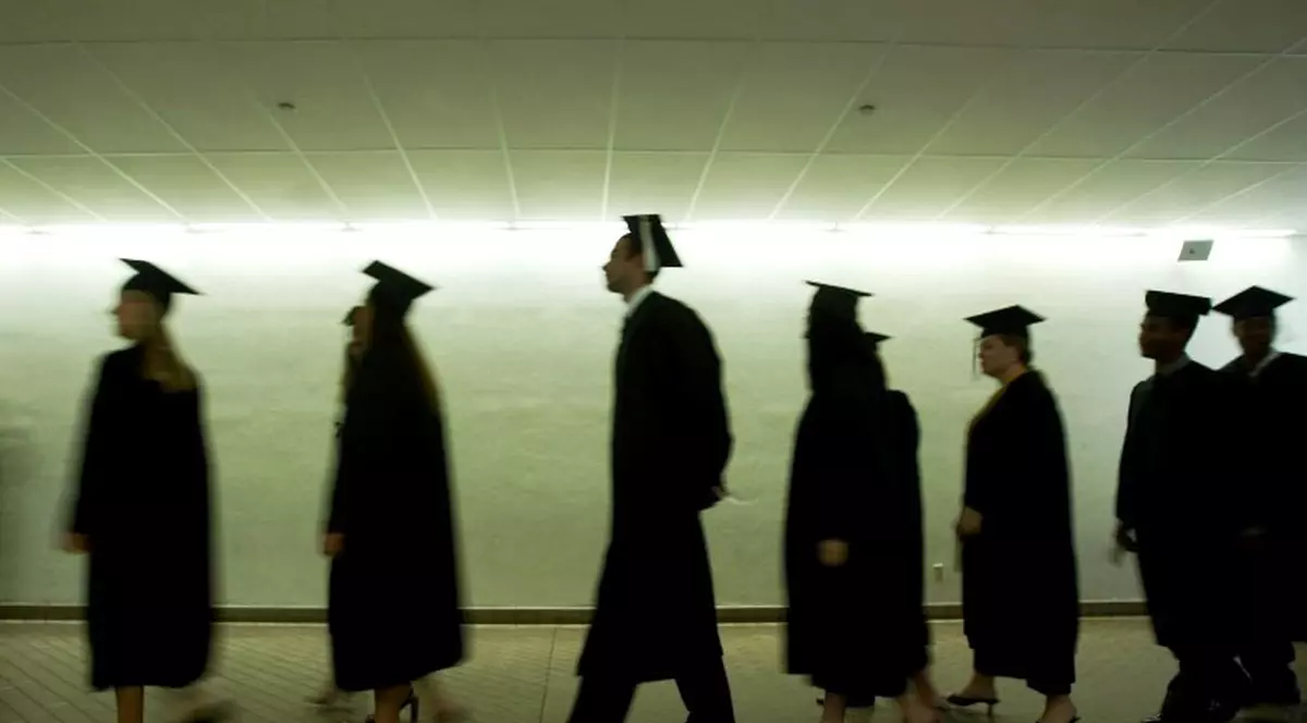 Ce deştepţi sunt aleşii noştri! Aproape un sfert din parlamentari sunt doctori sau doctoranzi