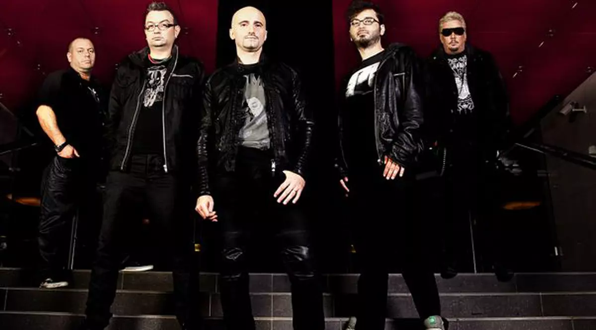 Voltaj "înțeapă" artiștii care s-au "englezit": "Dacă nu ai nimic de zis, cânţi în engleză"