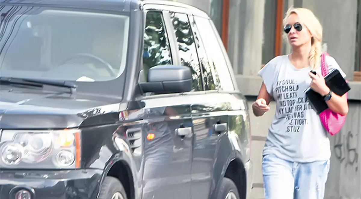 Vica Blochina, fosta iubită a selecţionerului Victor Piţurcă, are probleme cu banii şi va fi executată silit | EXCLUSIV