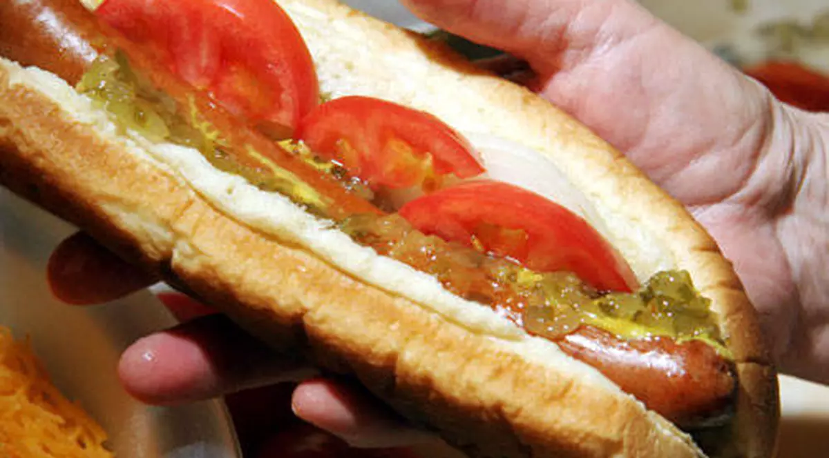 Află care sunt substanţele din hot dog care îţi ameninţă sănătatea