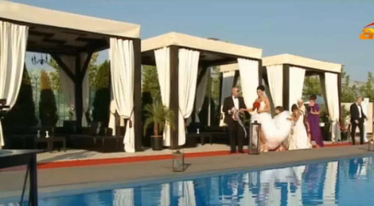 Iulia Albu a DESFIINȚAT rochia de mireasă purtată de soția lui Ciprian Sora! Creația era a rivalei ei! FOTO