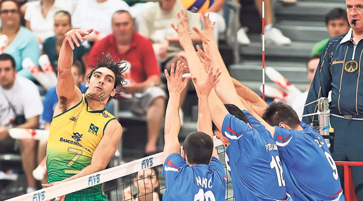 Supranumit «Pele» al voleiului brazilian, Giba e căsătorit cu Cristina Pîrv, o fostă jucătoare română de volei