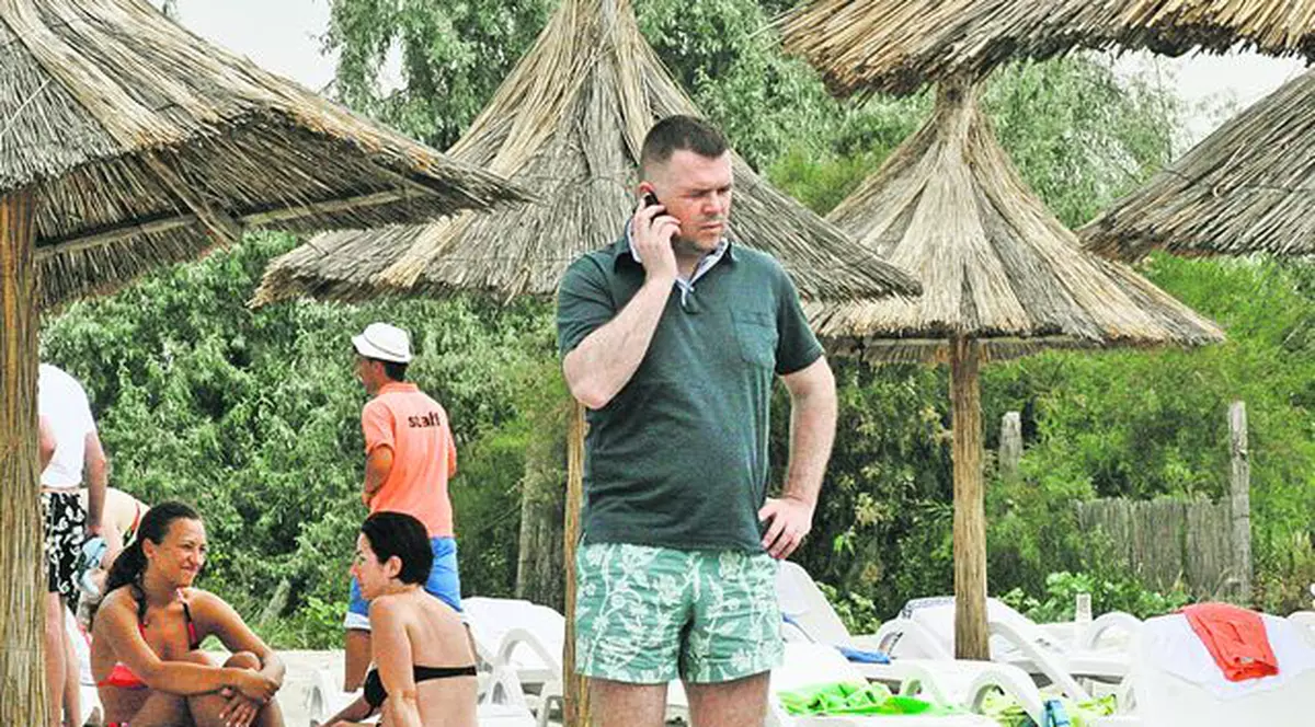 Vasile Şiman, finanţatorul Sportului, nu şi-a mai plătit angajaţii de un an, iar aceştia au intrat în grevă: Patronul se distrează... jucătorii fac foamea