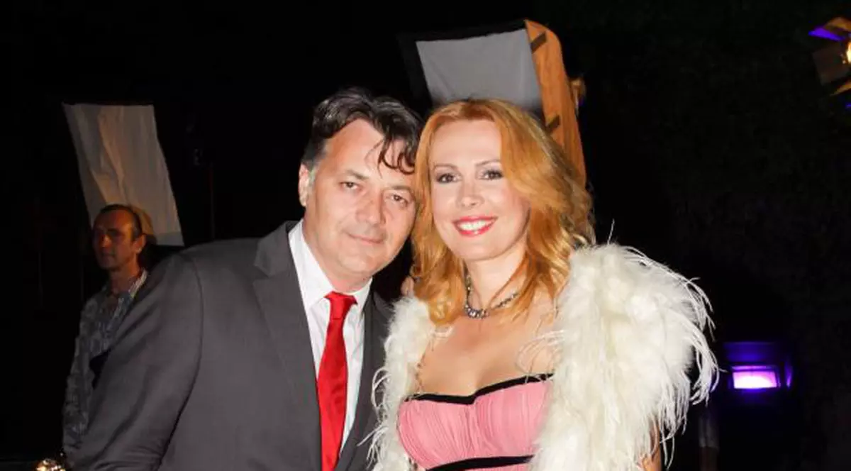 Dana Săvuică: "Iubesc de 23 de ani acelaşi bărbat şi este foarte palpitant"