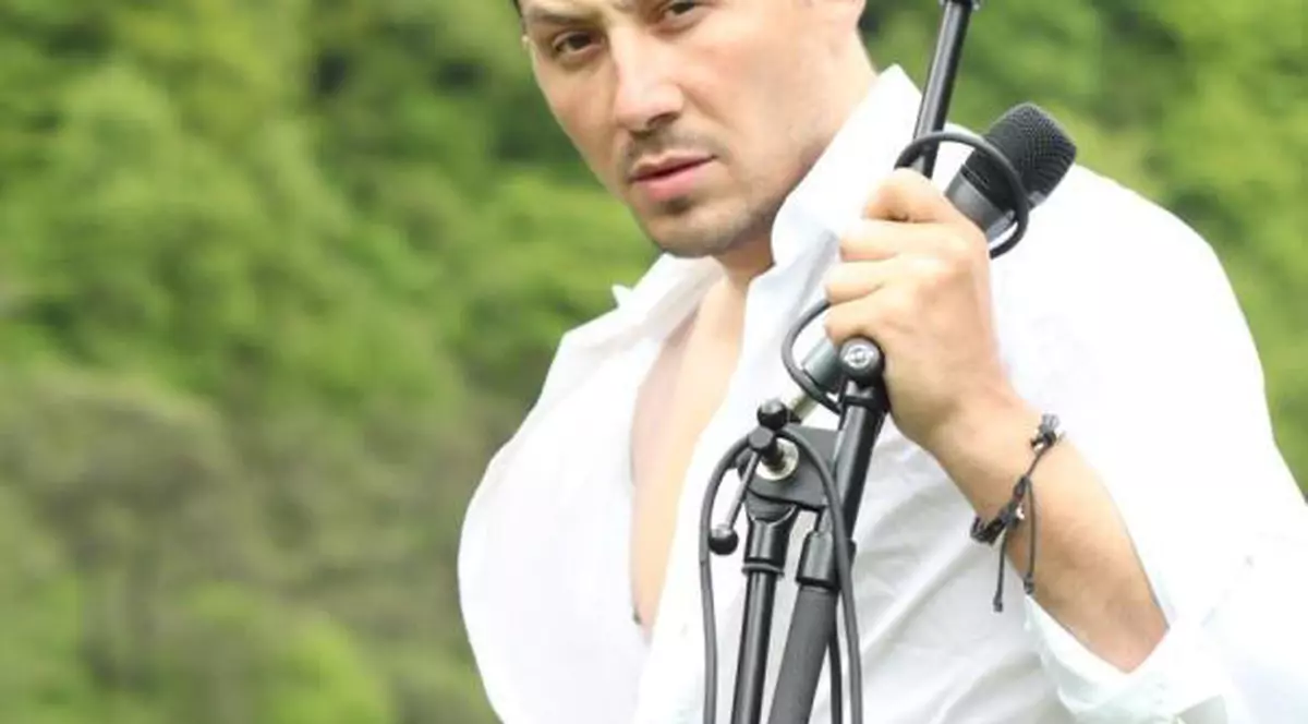 Distracţie la mare cu vedetele Kanal D! Ştefan Stan, concert pe plaja din Mamaia