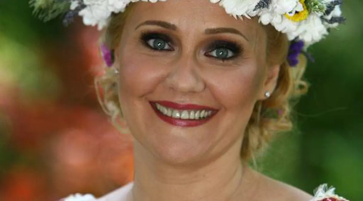 Elena Lasconi a avut la nunta ei tort făcut de chef Cătălin Scărlătescu