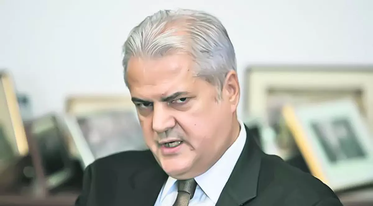 Adrian Năstase va face baie doar de două ori pe săptămână