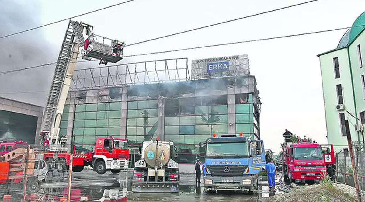 Aici s-au făcut scrum tone de haine!