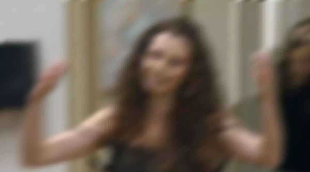 Iată actriţa care a rămas dezbrăcată, din greşeală, la filmările din serialul "Pariu cu viaţa"!