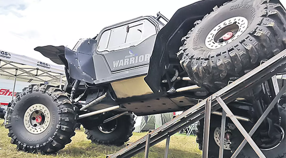 Înaintea concursului, piloţii care participă la Raliul Sibiului s-au dat cu nişte «bestii» pe patru roţi!