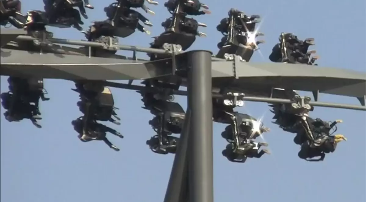 Roller-coaster de coşmar în parcurile de distracții | VIDEO