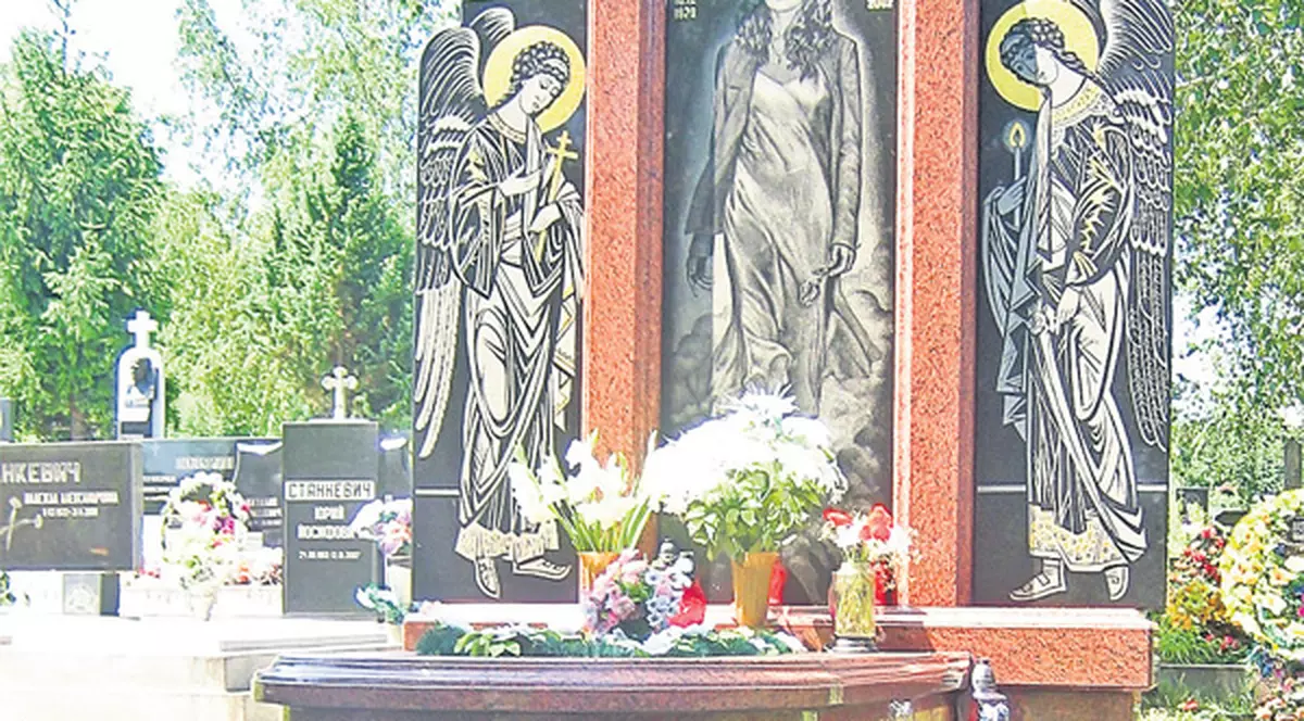 Îşi dorm somnul de veci în morminte de lux