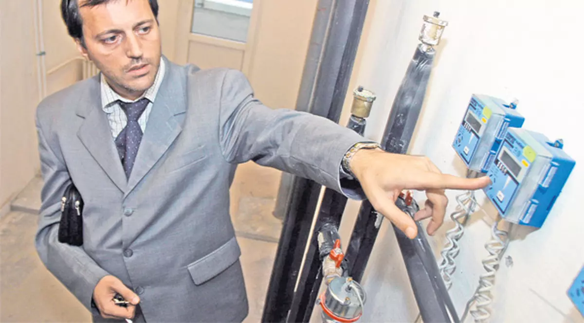 Te-ai mutat în casă nouă? Află ce trebuie să faci ca să nu rămâi fără curent, apă şi gaze