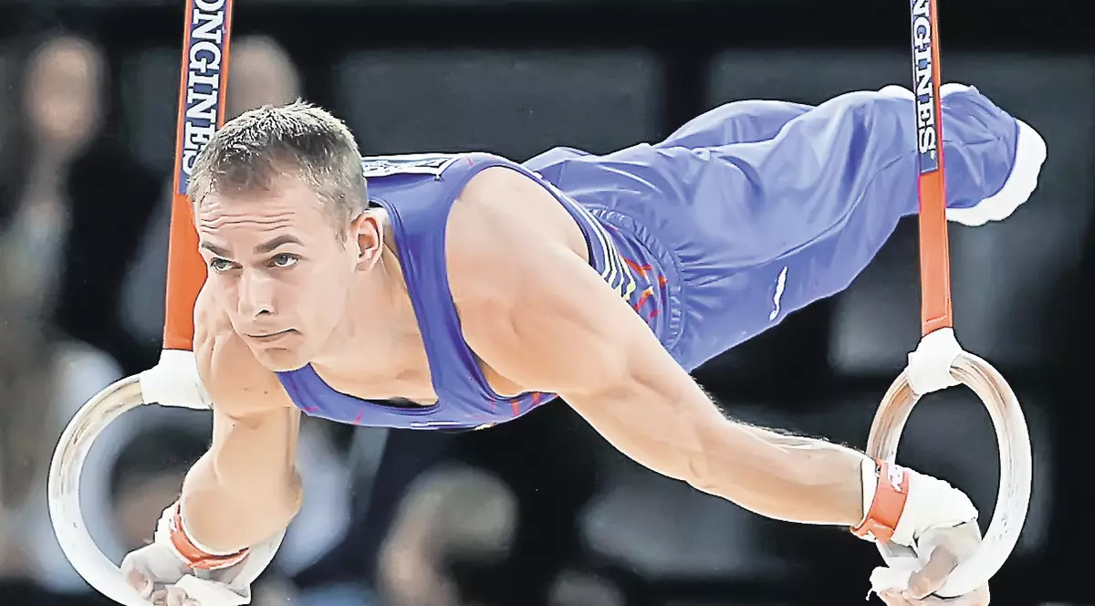 Flavius Koczi, unul dintre cei mai talentaţi gimnaşti ai României, are încredere în el şi în divinitate: «Acolo sunt eu, Dumnezeu şi aparatul»