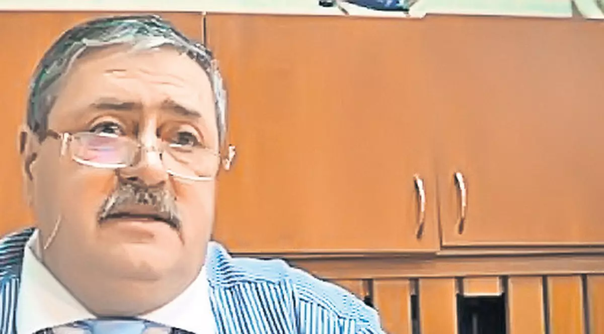 Senator, tovarăș de fărădelegi cu interlopii