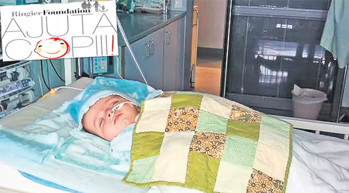 Cristian Oprea, de şase luni, trebuie operat în SUA, ca să nu rămână orb