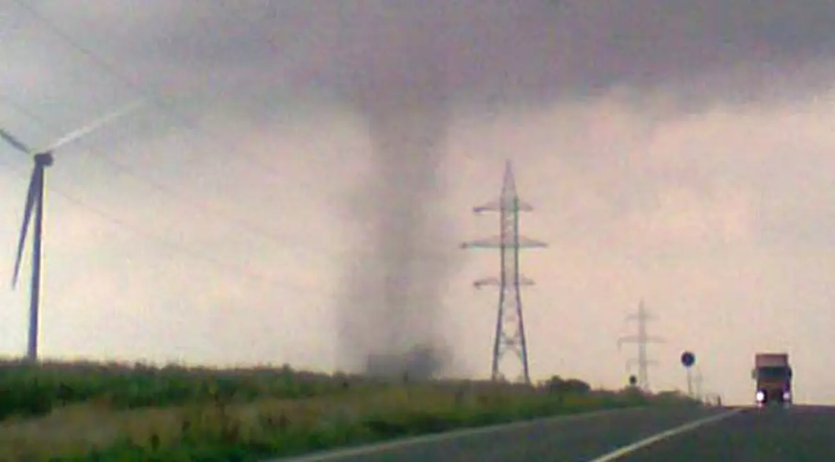 EXCLUSIV| ALERTĂ! O nouă TORNADĂ s-a format în România! Vezi unde s-a petrecut fenomenul