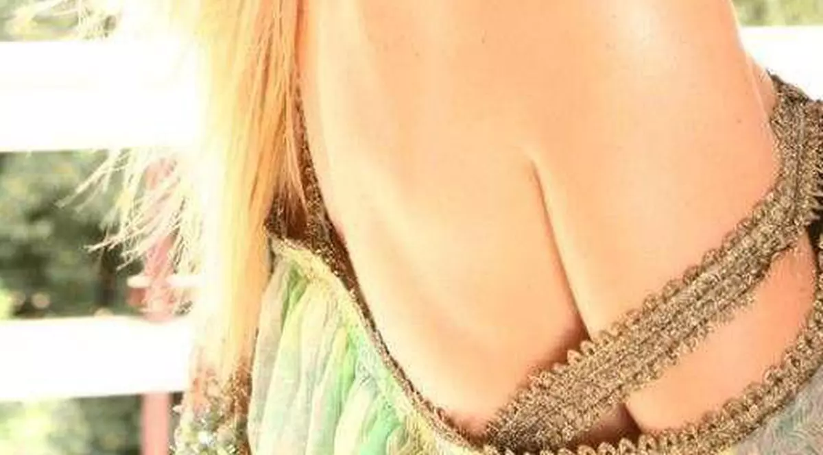 La un pas de cancer la numai 32 de ani! CÂNTĂREAŢA CELEBRĂ din România şi clipele ei de coşmar