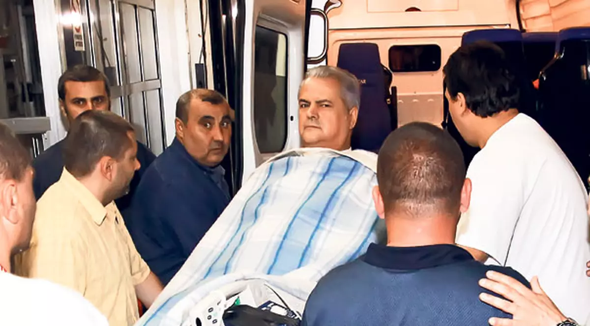 Adrian Năstase nu poate vota pentru suspendarea lui Băsescu