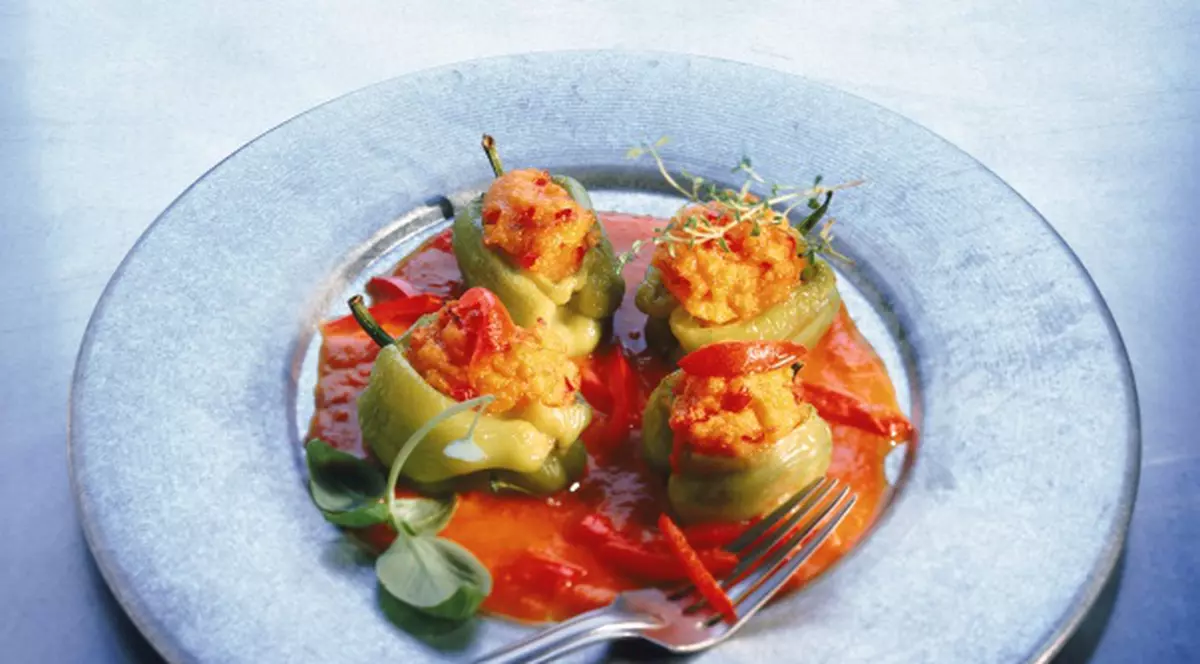 REŢETĂ: ARDEI UMPLUȚI