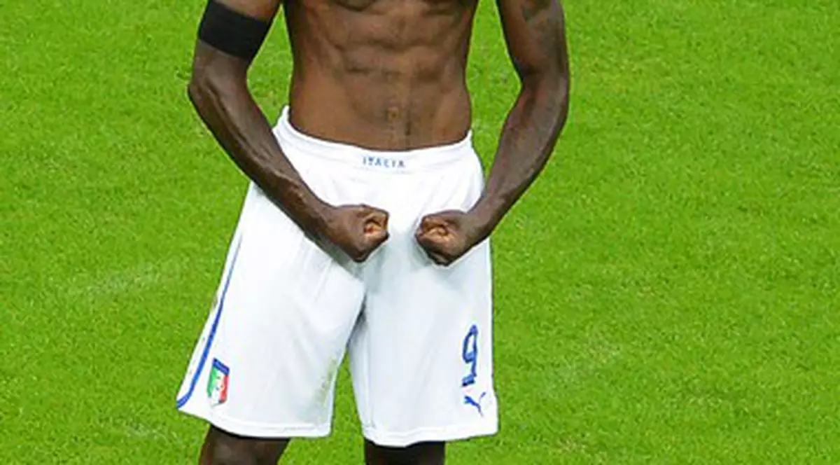 Carmen Brumă l-a fotografiat pe Mario Balotelli! Ce are de spus Badea despre asta? FOTO