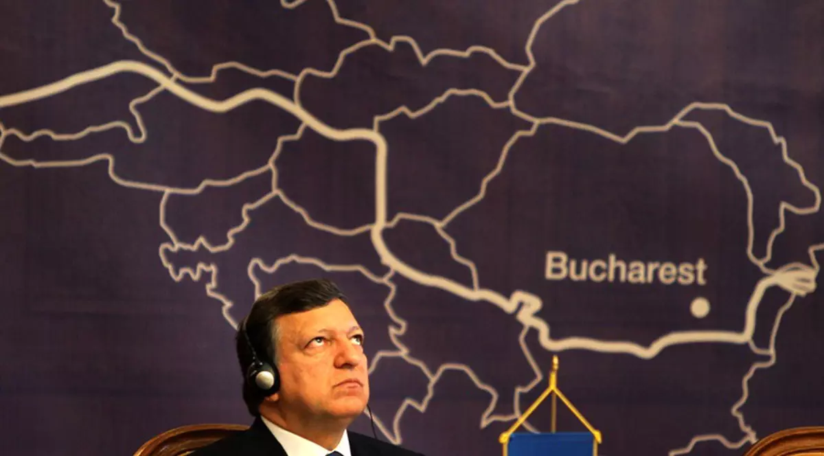 Răspunsurile lui Ponta la cele 11 cerinţe pentru România au ajuns la Comisia Europeană. Mâine, la ora 14.00, vom afla concluziile raportului