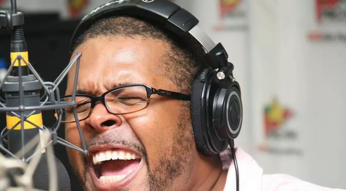 Cabral, înțepat de o viespe în burtă: "Mă mănâncă de mă sui pe pereți. Știe cineva ce să fac pentru a calma prostia asta?" 