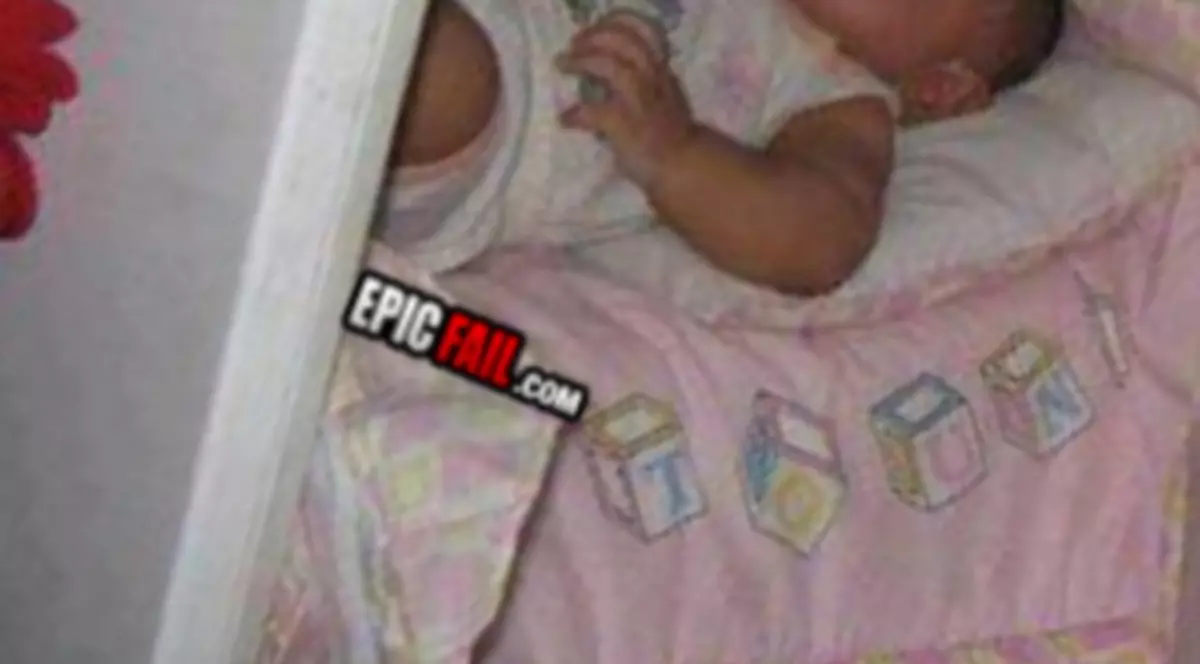 IMAGINEA CARE TE VA ŞOCA! Vezi unde doarme acest bebe | FOTO