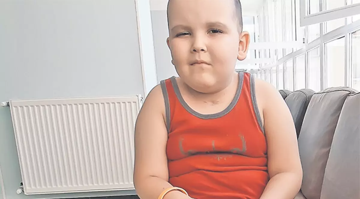 Mihnea aşteaptă salvarea din străinătate