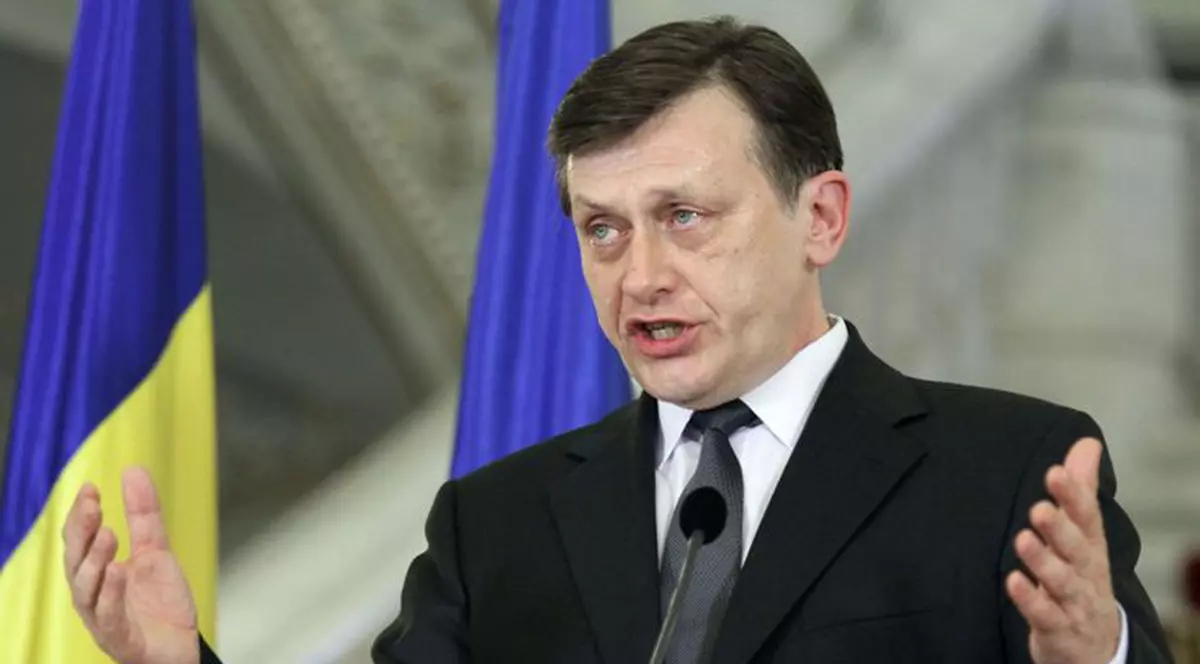 CRIN ÎL LOVEŞTE ÎN PLIN pe BĂSESCU! Preşedintele interimar îi TAIE FIRUL SCURT de la sediul de campanie