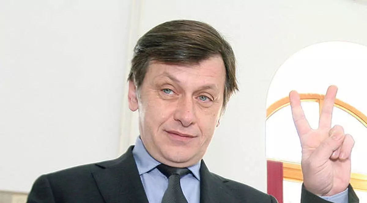 Primul oficial convocat la Cotroceni. Iată pe cine a chemat Crin în prima lui zi ca preşedinte!