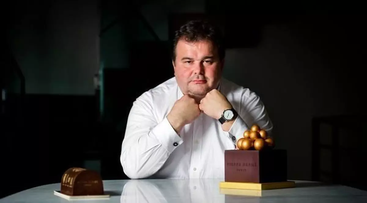 Avea o slujbă de vis, însă a fost obligat să demisioneze pentru că s-a îngrăşat 15 kilograme!